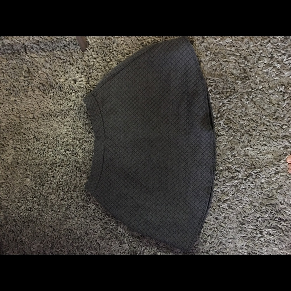 PLEATED MINI SKIRT SIZE LARGE
